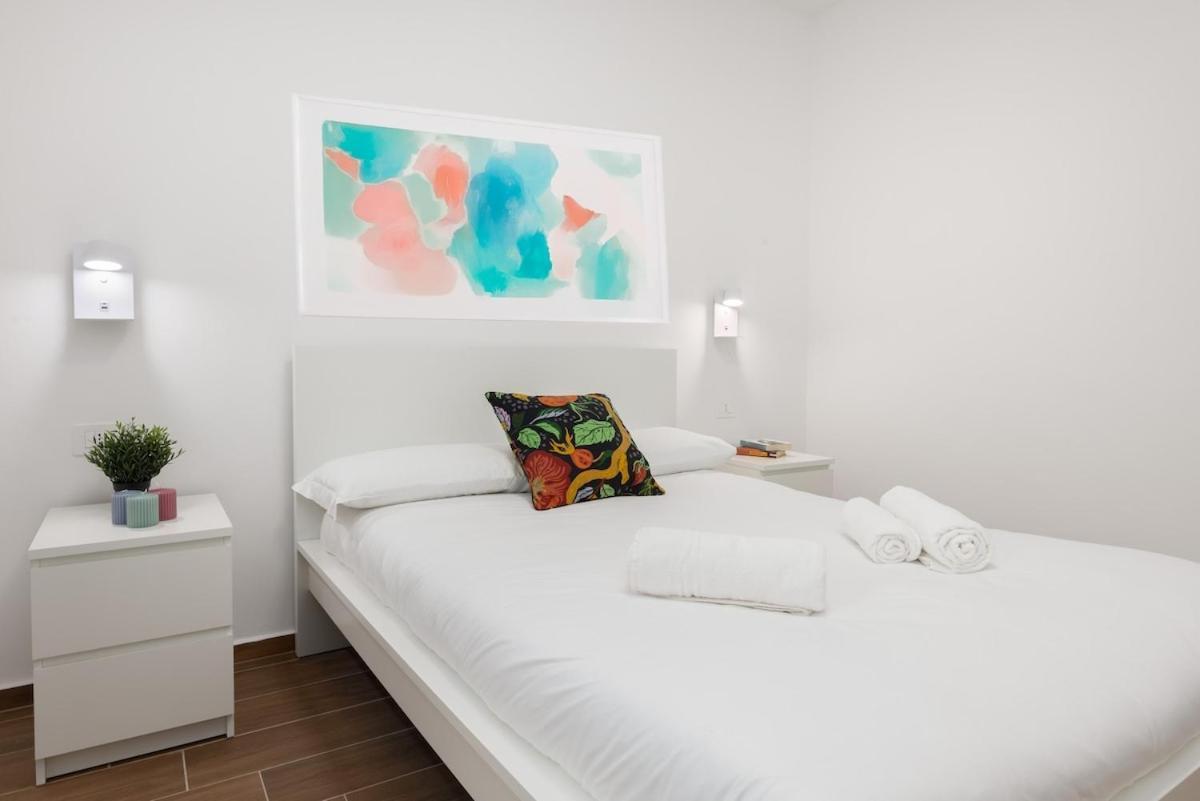 I San Siro I Steps To Metro, Ac & Free Wifi Apartment